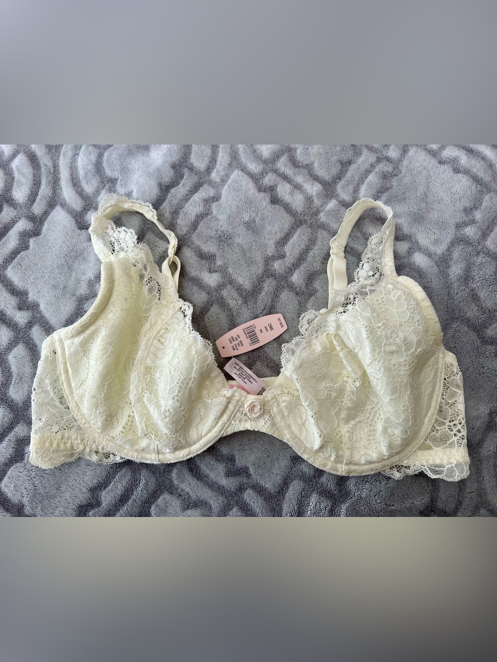 Victoria’s Secret Ivory Floral Lace Underwire Bra 38C NWT - Picture 1 of 3